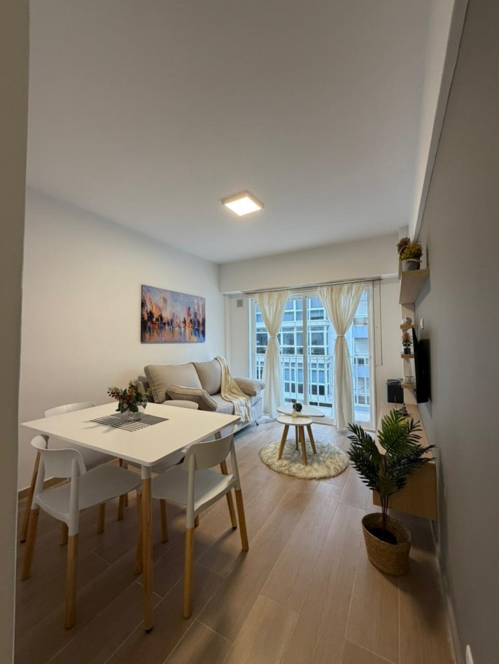 Dos ambientes a la calle, balcon saliente. Costa Atlantica, Mar del Plata