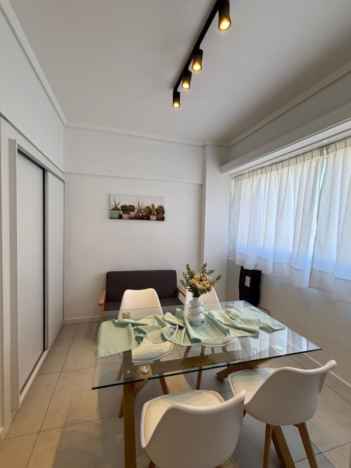 Un ambiente a la calle, centro, Mar del plata.