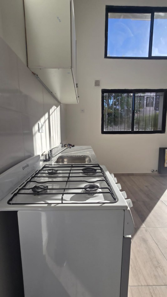 Duplex de 2 ambientes  A la calle en vereda de sol 