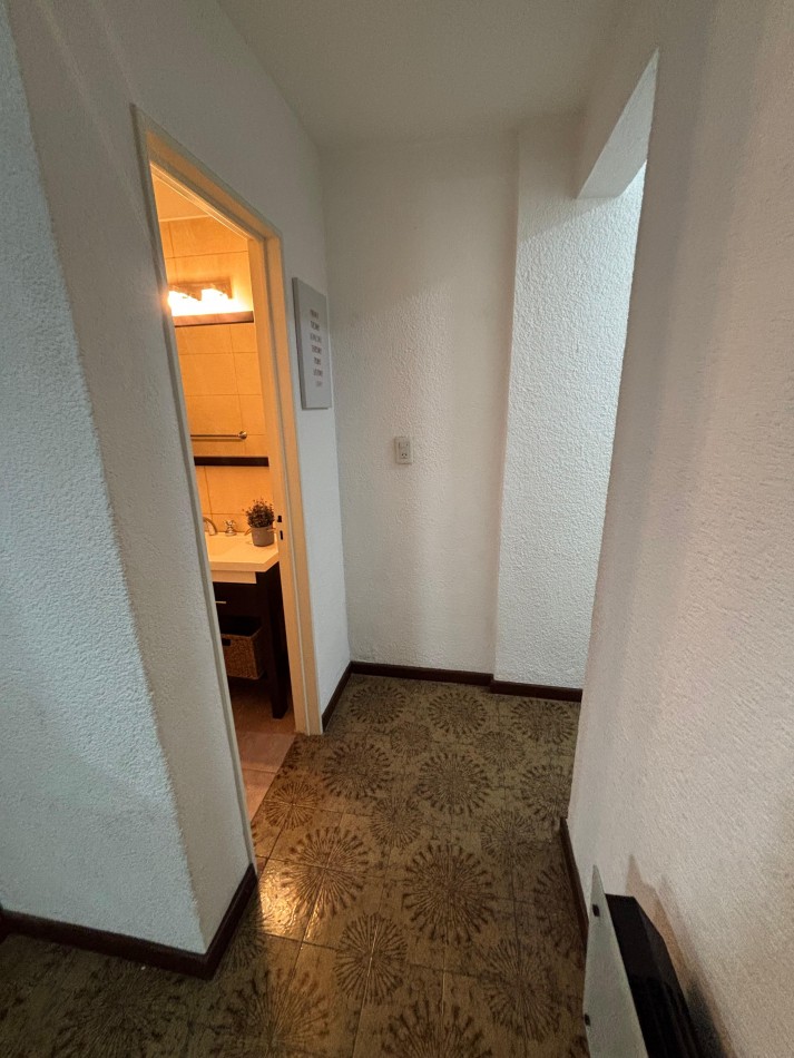 Departamento de 2 ambientes al contrafrente con cochera fija. Mar del Plata.