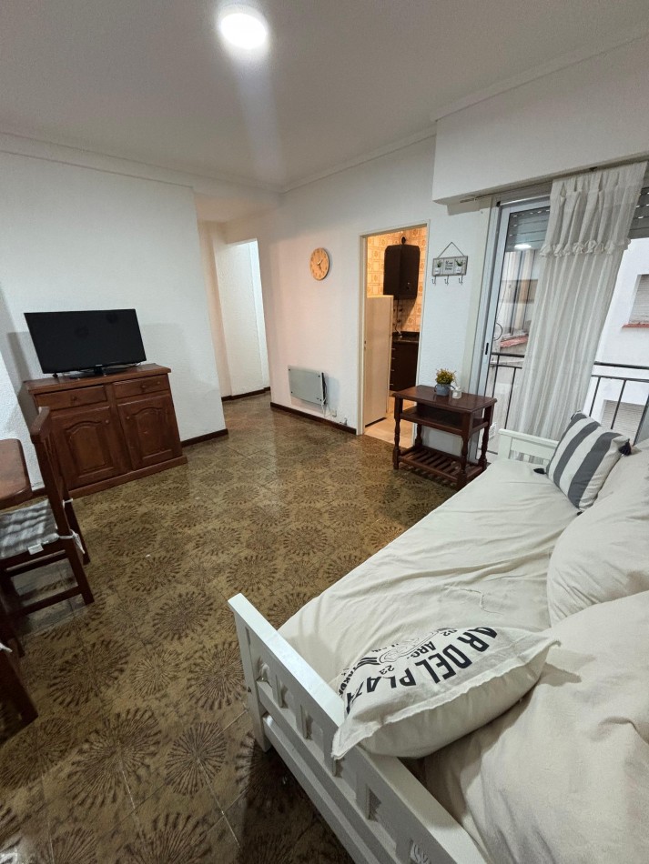 Departamento de 2 ambientes al contrafrente con cochera fija. Mar del Plata.