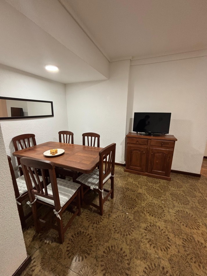 Departamento de 2 ambientes al contrafrente con cochera fija. Mar del Plata.