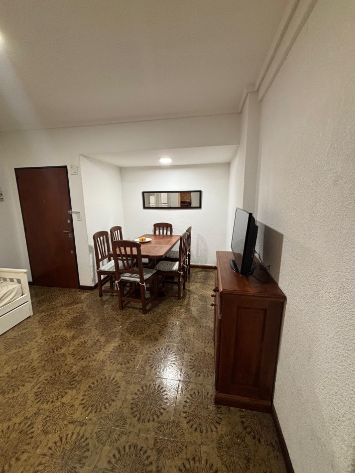 Departamento de 2 ambientes al contrafrente con cochera fija. Mar del Plata.