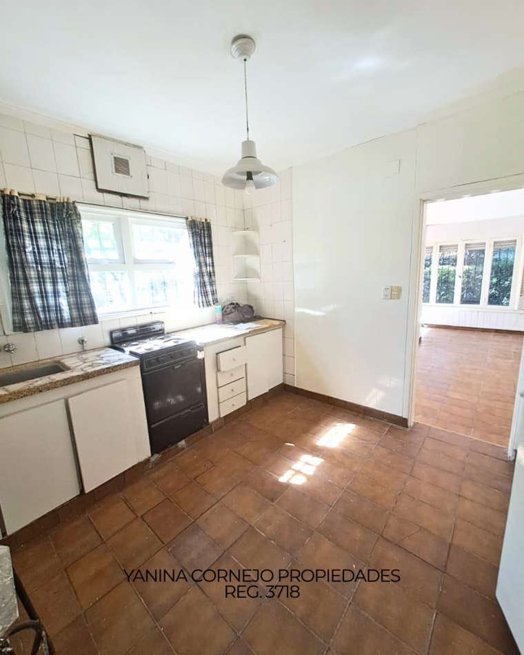 CHALET 5 AMBIENTES CON GARAGE