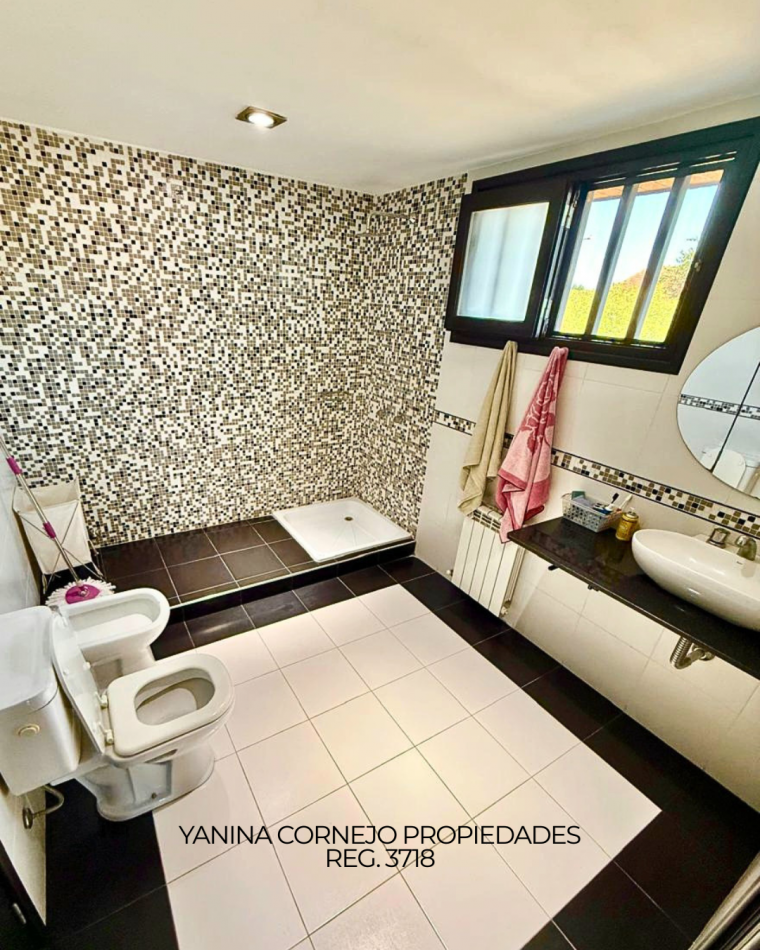 Chalet en Pinos de Anchorena +Depto Monoambiente
