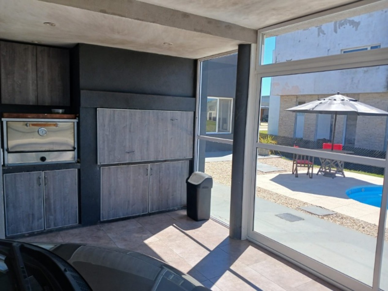 Excelente Residencia de Categoria con Piscina en Barrio Privado Tierras del Mar. Mar del Plata.
