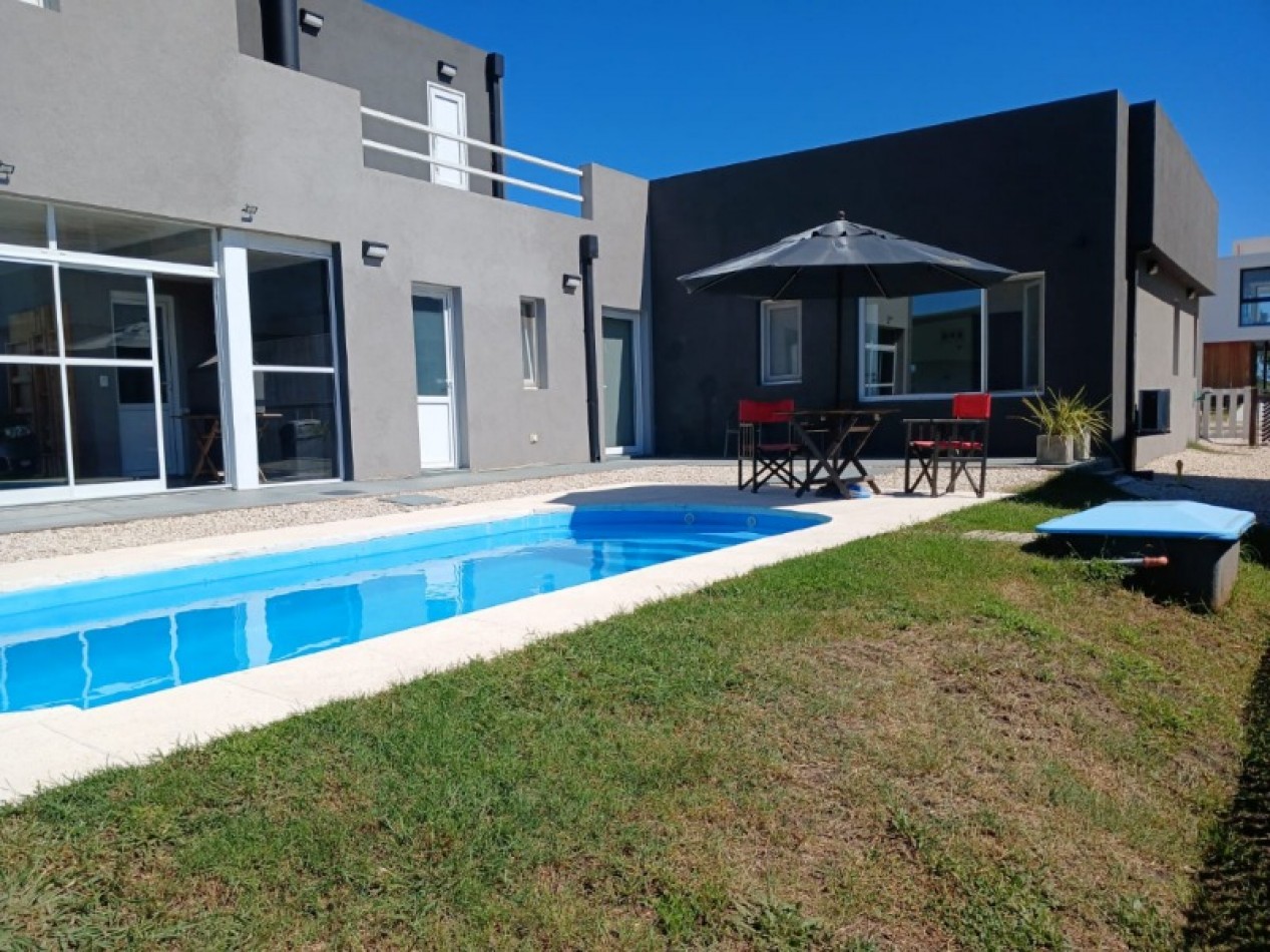 Excelente Residencia de Categoria con Piscina en Barrio Privado Tierras del Mar. Mar del Plata.