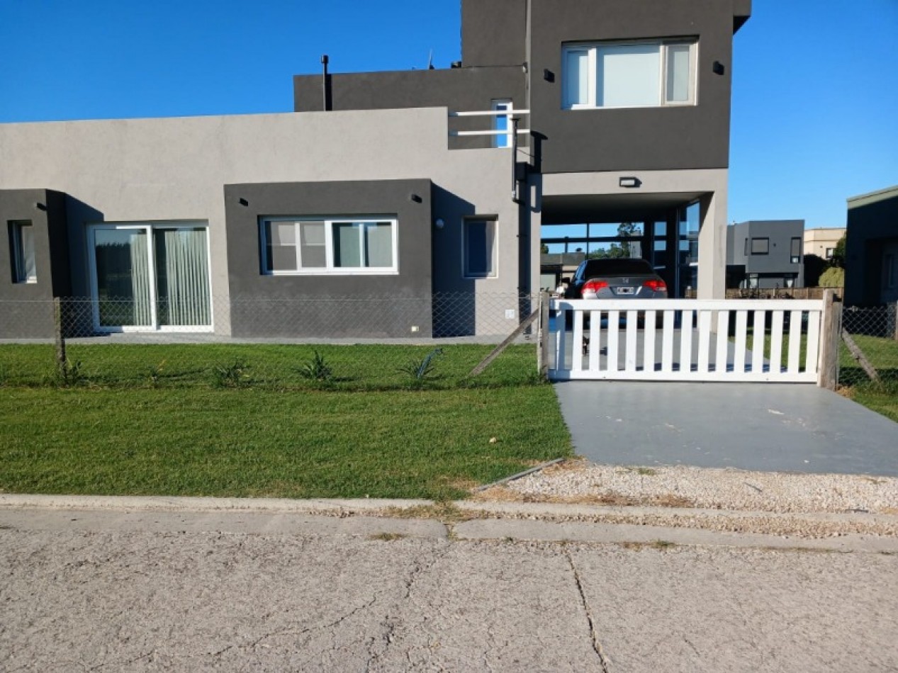 Excelente Residencia de Categoria con Piscina en Barrio Privado Tierras del Mar. Mar del Plata.