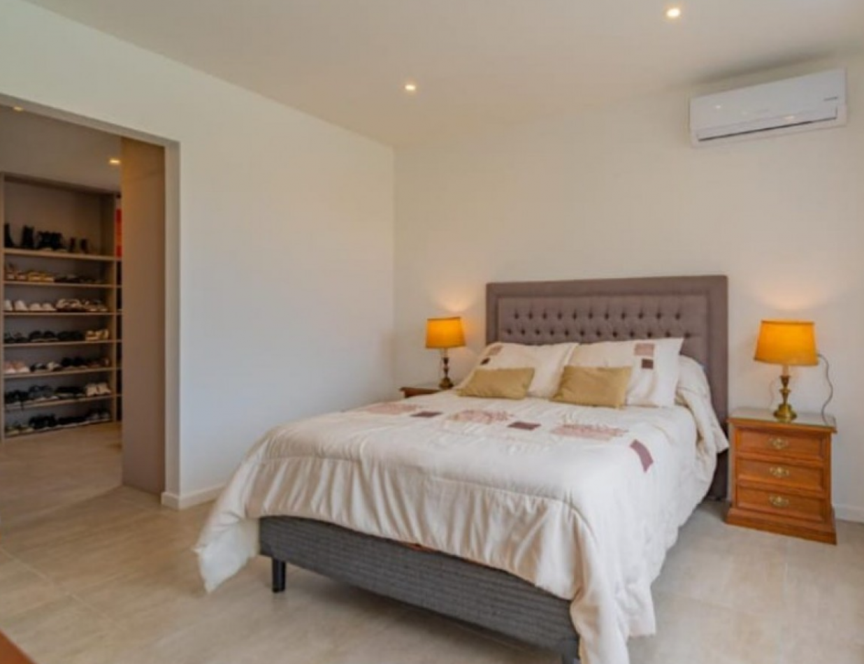 Excelente Residencia de Categoria con Piscina en Barrio Privado Tierras del Mar. Mar del Plata.