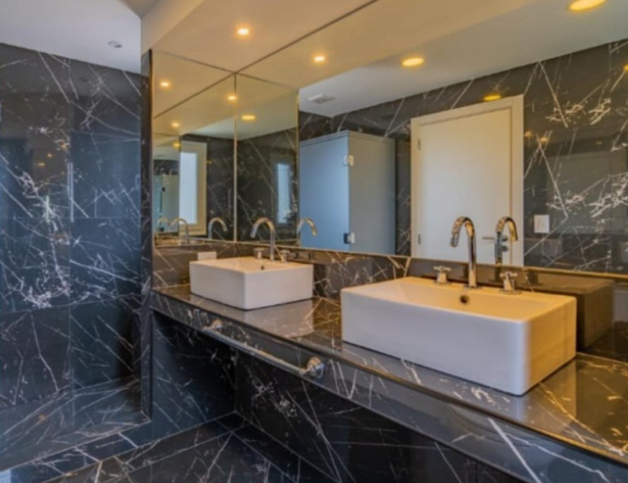 Excelente Residencia de Categoria con Piscina en Barrio Privado Tierras del Mar. Mar del Plata.