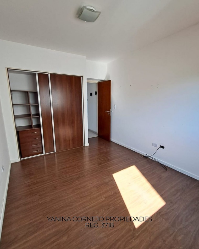 Departamento de 2 ambientes disposicion frente con balcon y cochera 