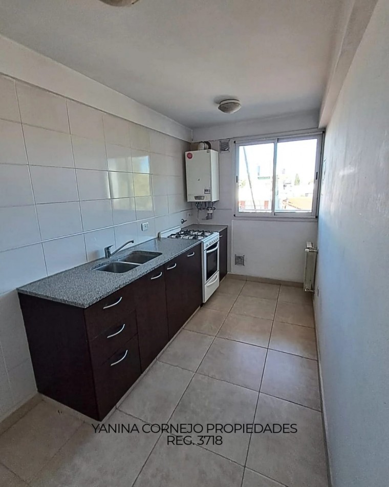 Departamento de 2 ambientes disposicion frente con balcon y cochera 
