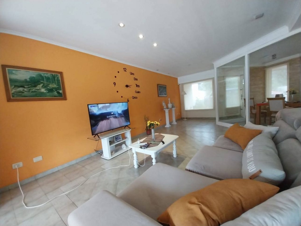 IMPRESIONANTE  CHALET EN PARQUE LURO