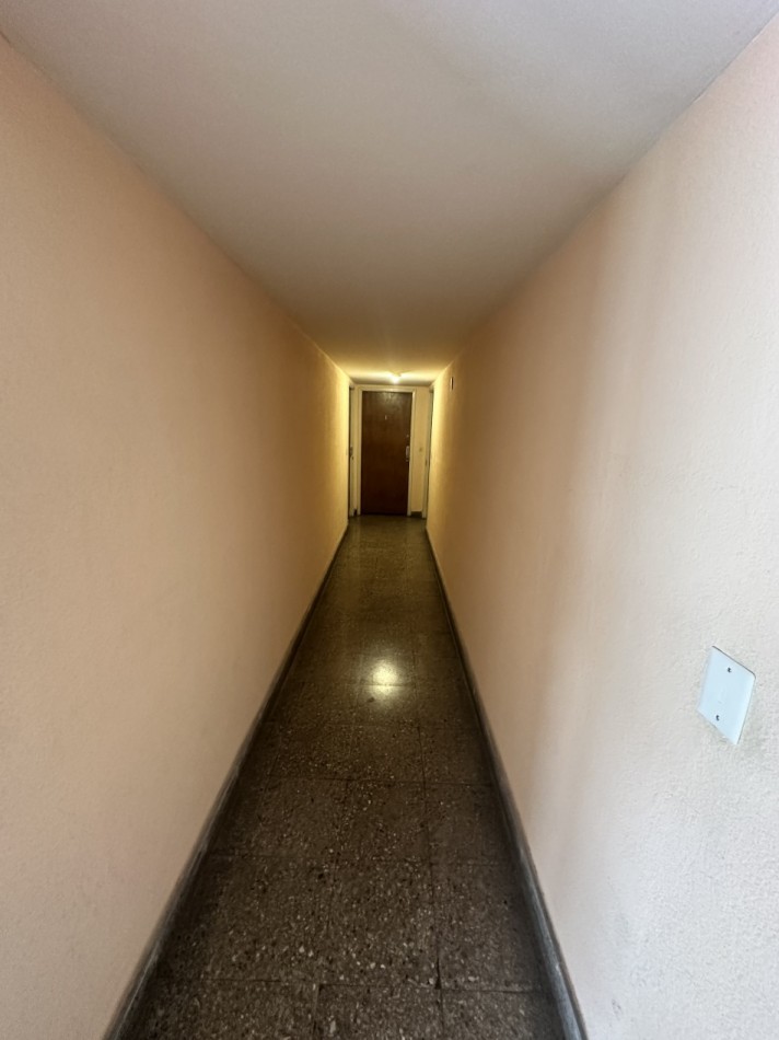 Departamento 2 ambientes con balcon y cochera zona Aldrey