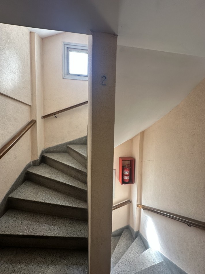 Departamento 2 ambientes con balcon y cochera zona Aldrey