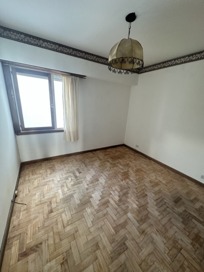 Departamento 2 ambientes con balcon y cochera zona Aldrey