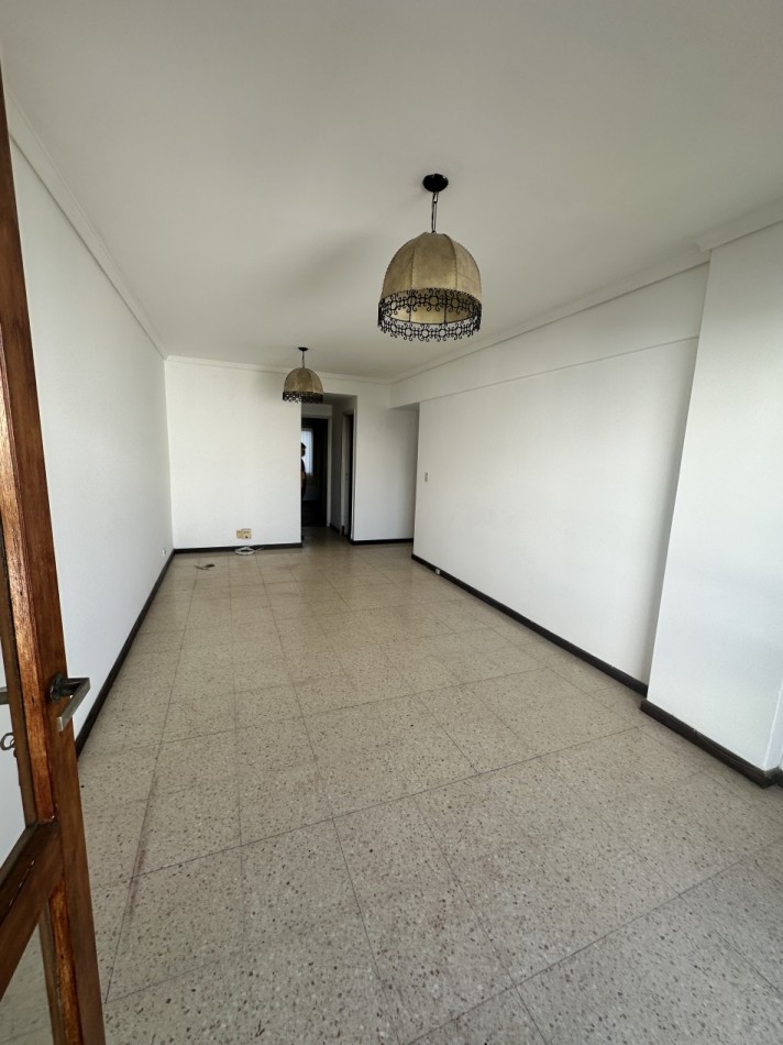 Departamento 2 ambientes con balcon y cochera zona Aldrey