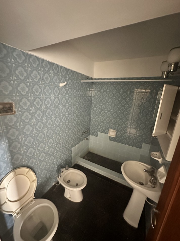 Departamento 2 ambientes con balcon y cochera zona Aldrey