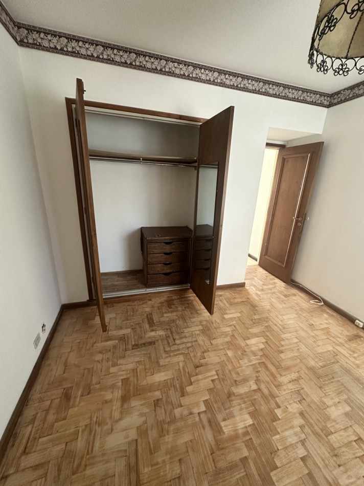 Departamento 2 ambientes con balcon y cochera zona Aldrey