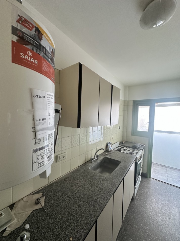 Departamento 2 ambientes con balcon y cochera zona Aldrey
