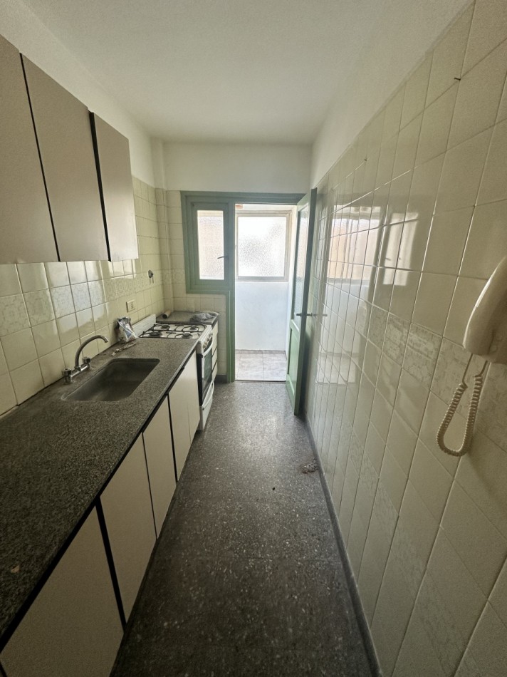 Departamento 2 ambientes con balcon y cochera zona Aldrey