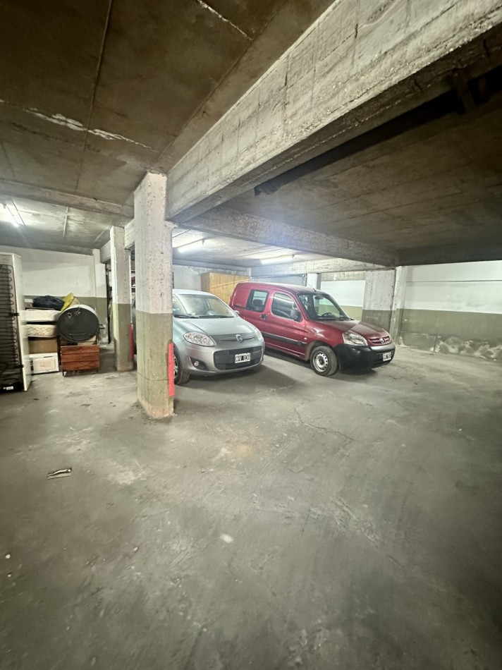 Departamento 2 ambientes con balcon y cochera zona Aldrey