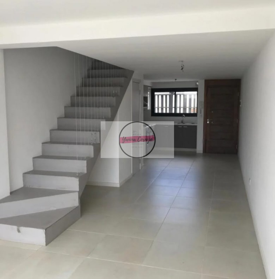 VENTA TRIPLEX 5 AMBIENTES A ESTRENAR. APTO CREDITO.