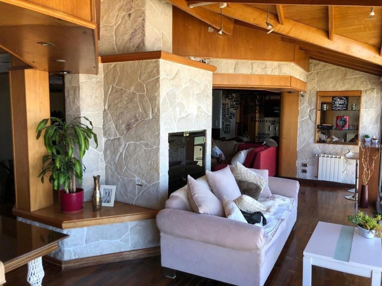 DEPARTAMENTO EN DUPLEX 5 AMBIENTES. VISTA AL MAR. LA PERLA. MAR DEL PLATA.