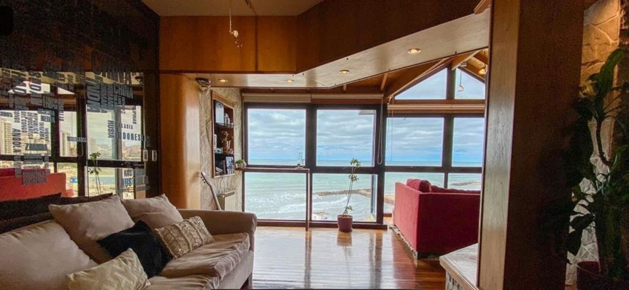 DEPARTAMENTO EN DUPLEX 5 AMBIENTES. VISTA AL MAR. LA PERLA. MAR DEL PLATA.