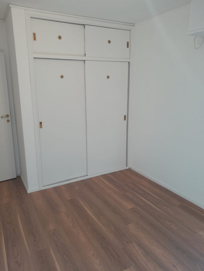 DEPARTAMENTO EN DUPLEX 5 AMBIENTES. VISTA AL MAR. LA PERLA. MAR DEL PLATA.