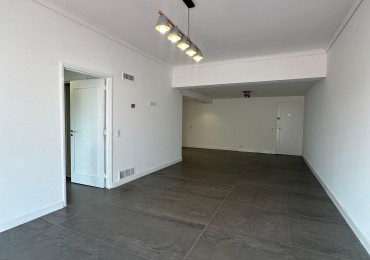 Departamento 4 ambientes a la calle con balcon terraza, con Cochera. Ubicado en el edificio EDIFICIO LAFAYETTE. 