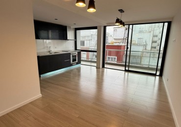 Departamento de 2 ambientes a la calle, con balcon vista lateral al mar en el Edificio   Noveccento Moreno 