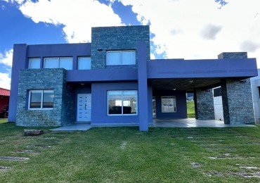 DISEÑO EN DOS PLANTAS CON BALCON Y PISCINA - VIVE COSTA ESMERALDA