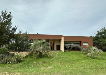 ¡CONFORT EN UNA PLANTA! CASA A ESTRENAR 5 AMBIENTES EN COSTA ESMERALDA (RESIDENCIAL I)