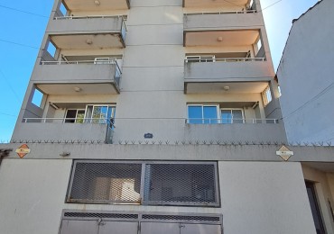 Departamento de 2 ambientes disposicion frente con balcon y cochera 