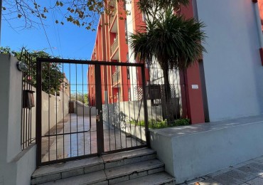Departamento de 4 Ambientes con Balcon y Cochera Doble en San Juan al 3000