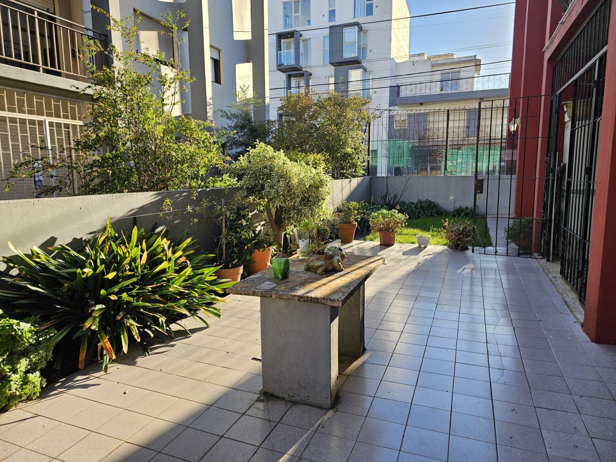 DEPARTAMENTO 4 AMBIENTES AL FRENTE CON PATIO APTO CREDITO