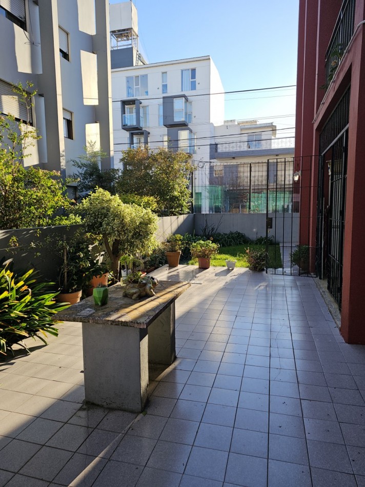 DEPARTAMENTO 4 AMBIENTES AL FRENTE CON PATIO APTO CREDITO