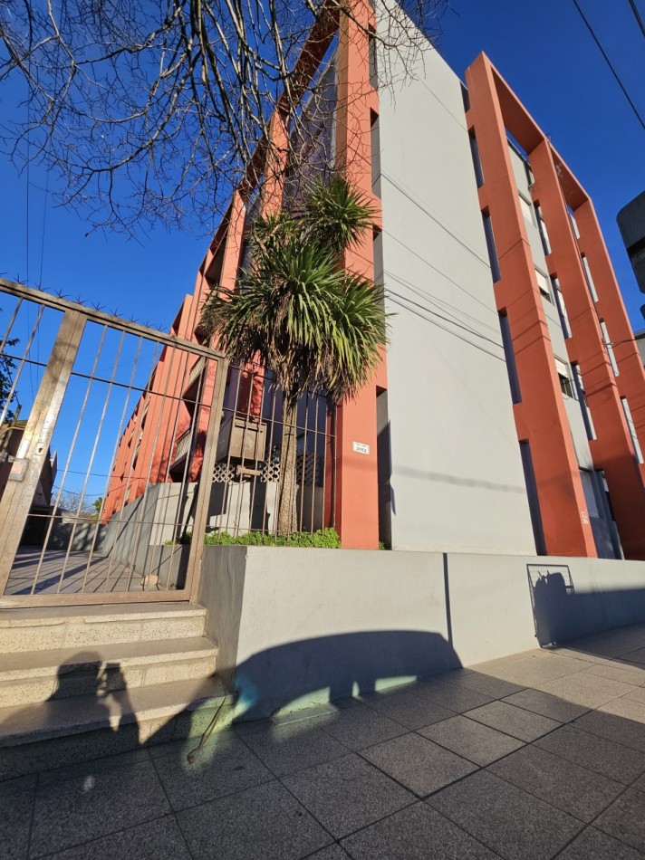 DEPARTAMENTO 4 AMBIENTES AL FRENTE CON PATIO APTO CREDITO